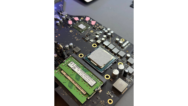 Модернізація та обслуговування iMac 21.5" 2017 (A1418)